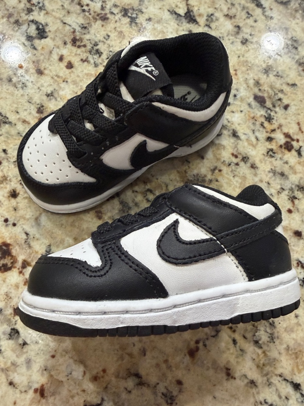 Nike dunk pandas Kids Low-Top Sneakers baby/toddler  SIZE 4C